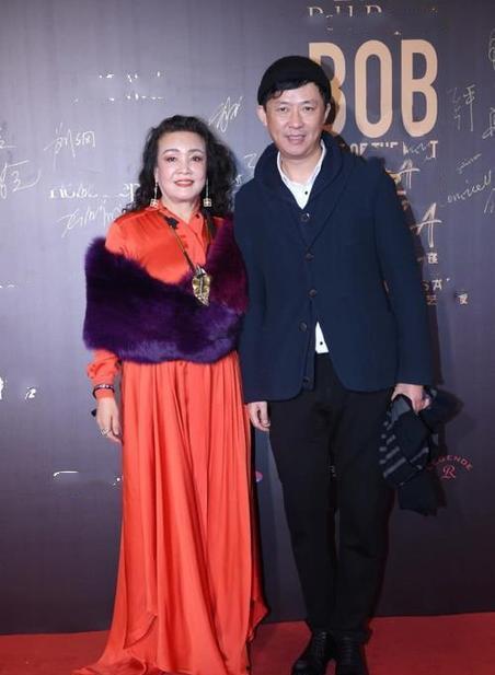 张兰最新爆料戒指图片,戒指细节曝光,揭秘豪门背后的故事 第3张 张兰最新爆料戒指图片,戒指细节曝光,揭秘豪门背后的故事 第3张